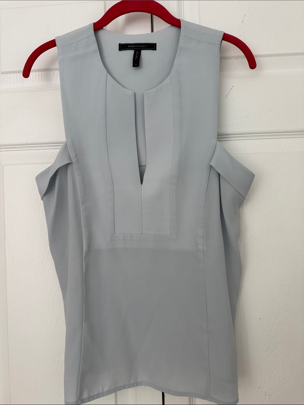 BCBGMaxAzria Pale Blue Sleeveless V-Notch Blouse size M